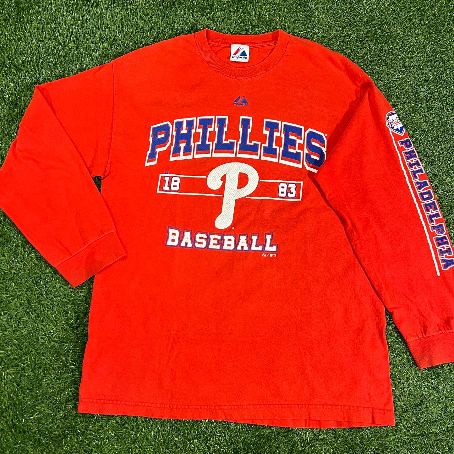 Vintage Philadelphia Phillies Majestic Long Sleeve T-shirt- Size L