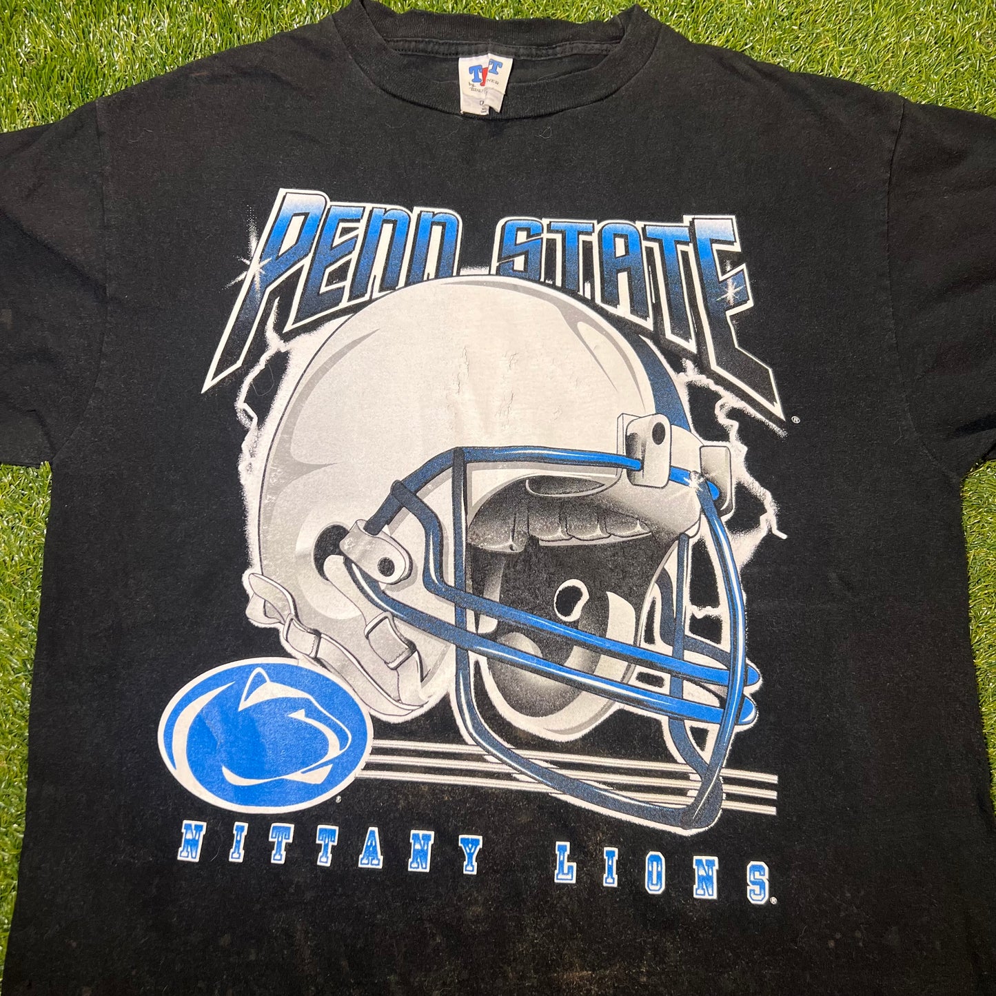 VINTAGE 1990’s  PENN STATE NITTANY LIONS Helmet T-shirt: Size L