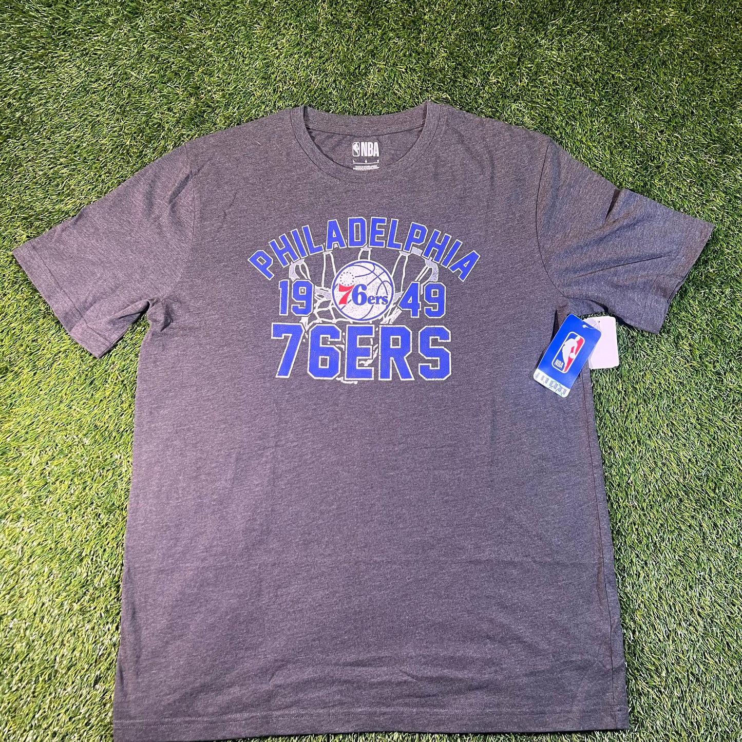 New Philadelphia 76ers NBA T-Shirt: Size L