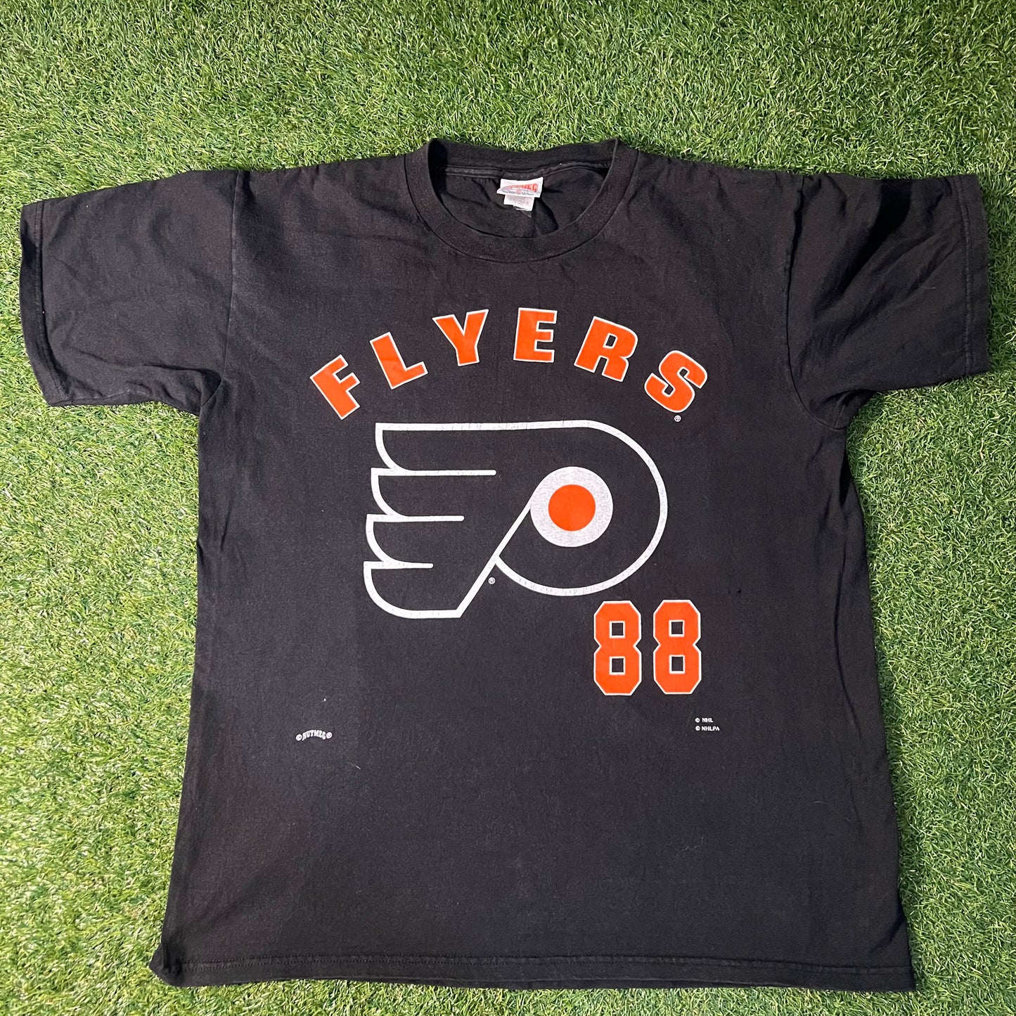 Vintage Philadelphia Flyers Nutmeg Mill “Lindros” T-shirt: Size XL