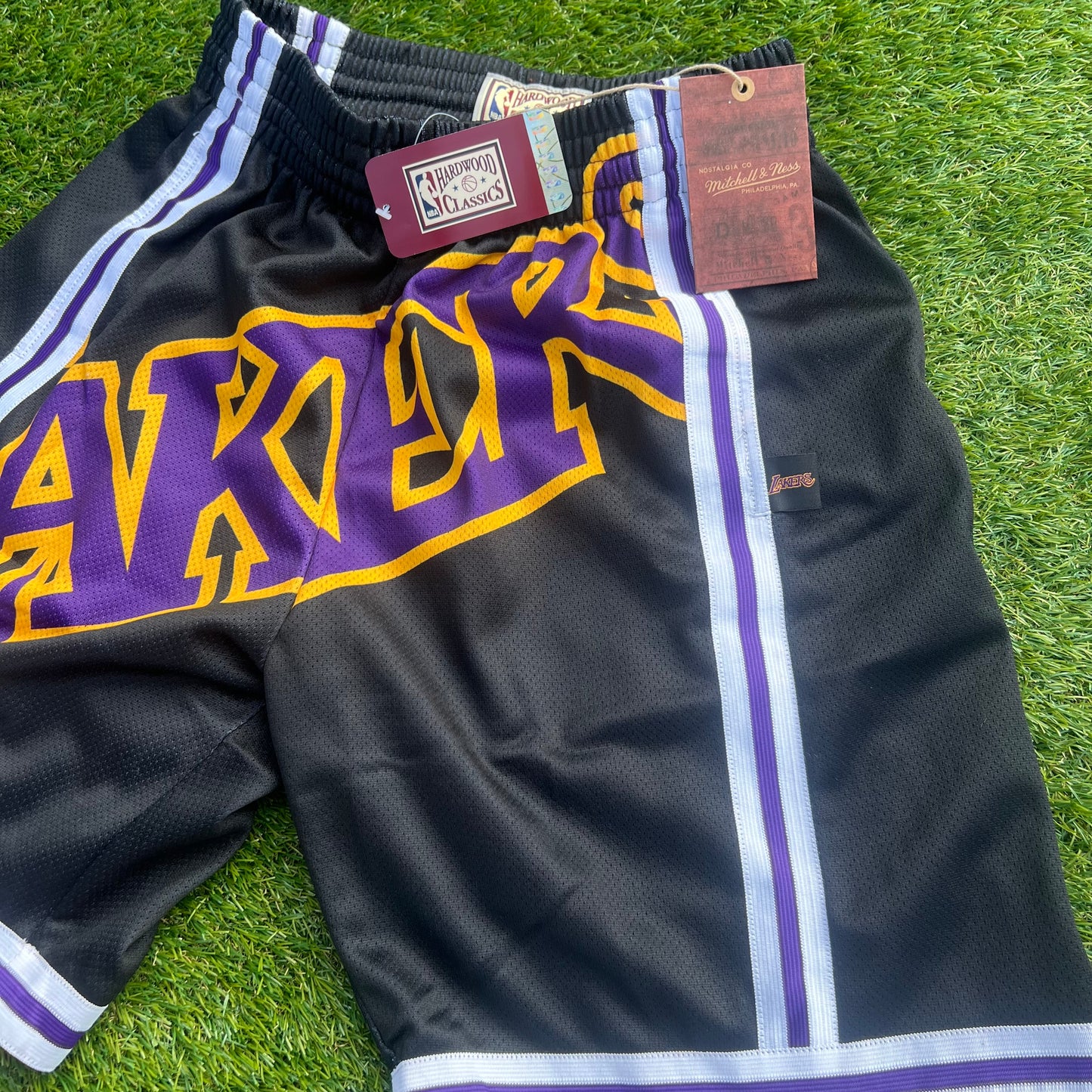 New Los Angeles Lakers Mitchell & Ness Shorts: Size S