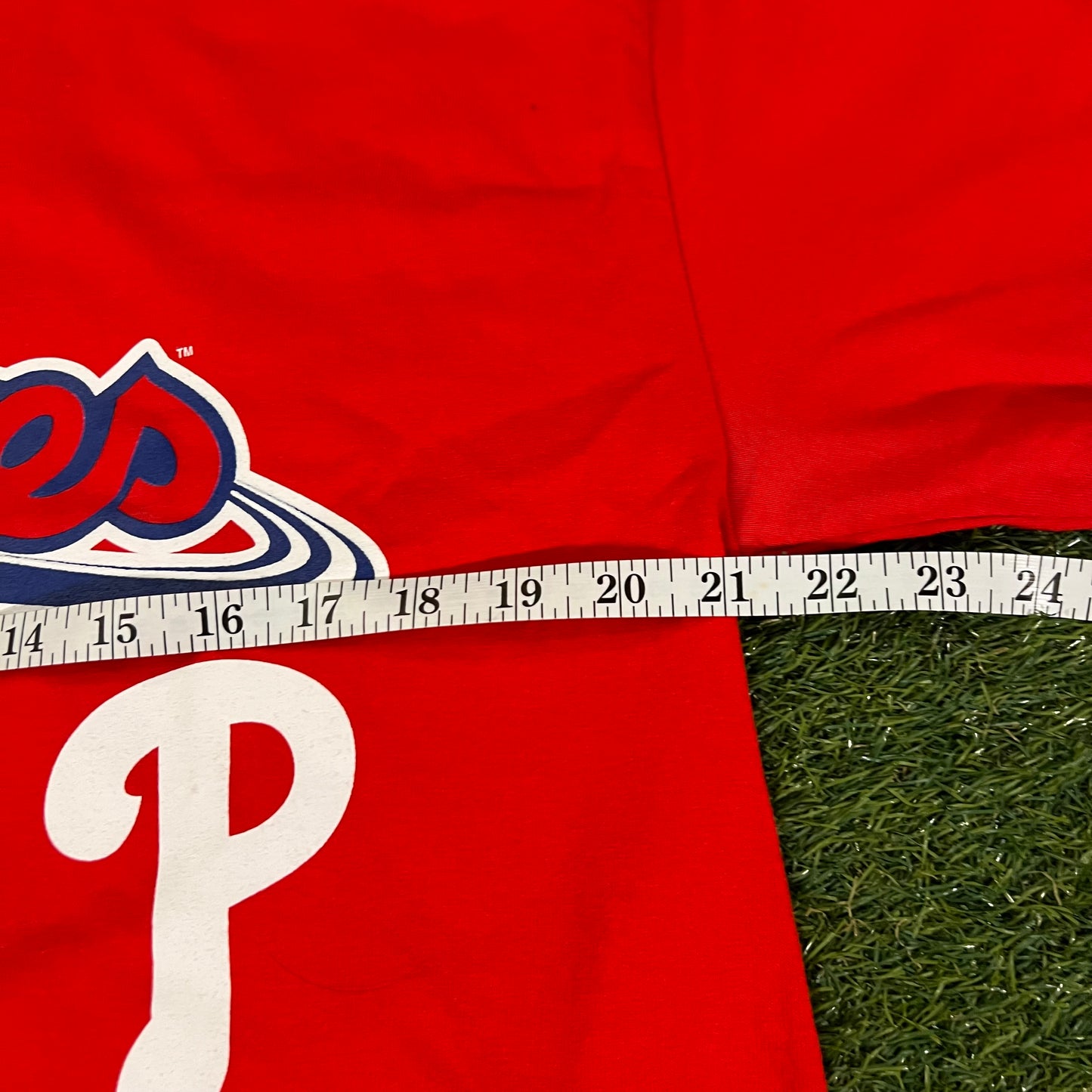 Deadstock Philadelphia Phillies Genuine Merchandise Cliff Lee Long Sleeve T-shirt: Size Large