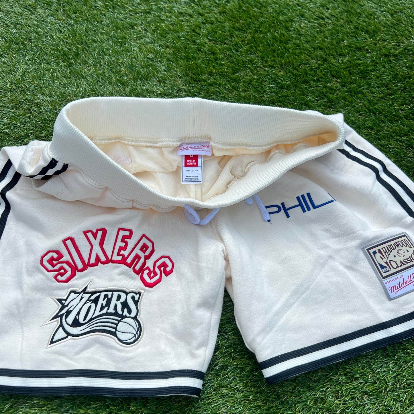 New Philadelphia 76ers Mitchell & Ness Patch Cream Color Shorts: Size L