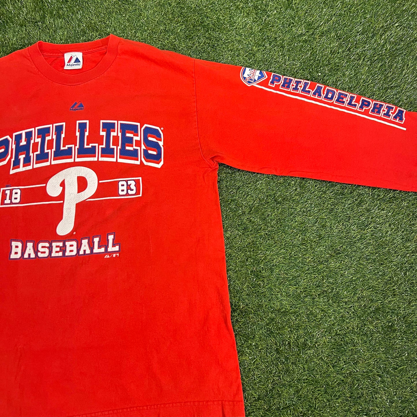 Vintage Philadelphia Phillies Majestic Long Sleeve T-shirt- Size L