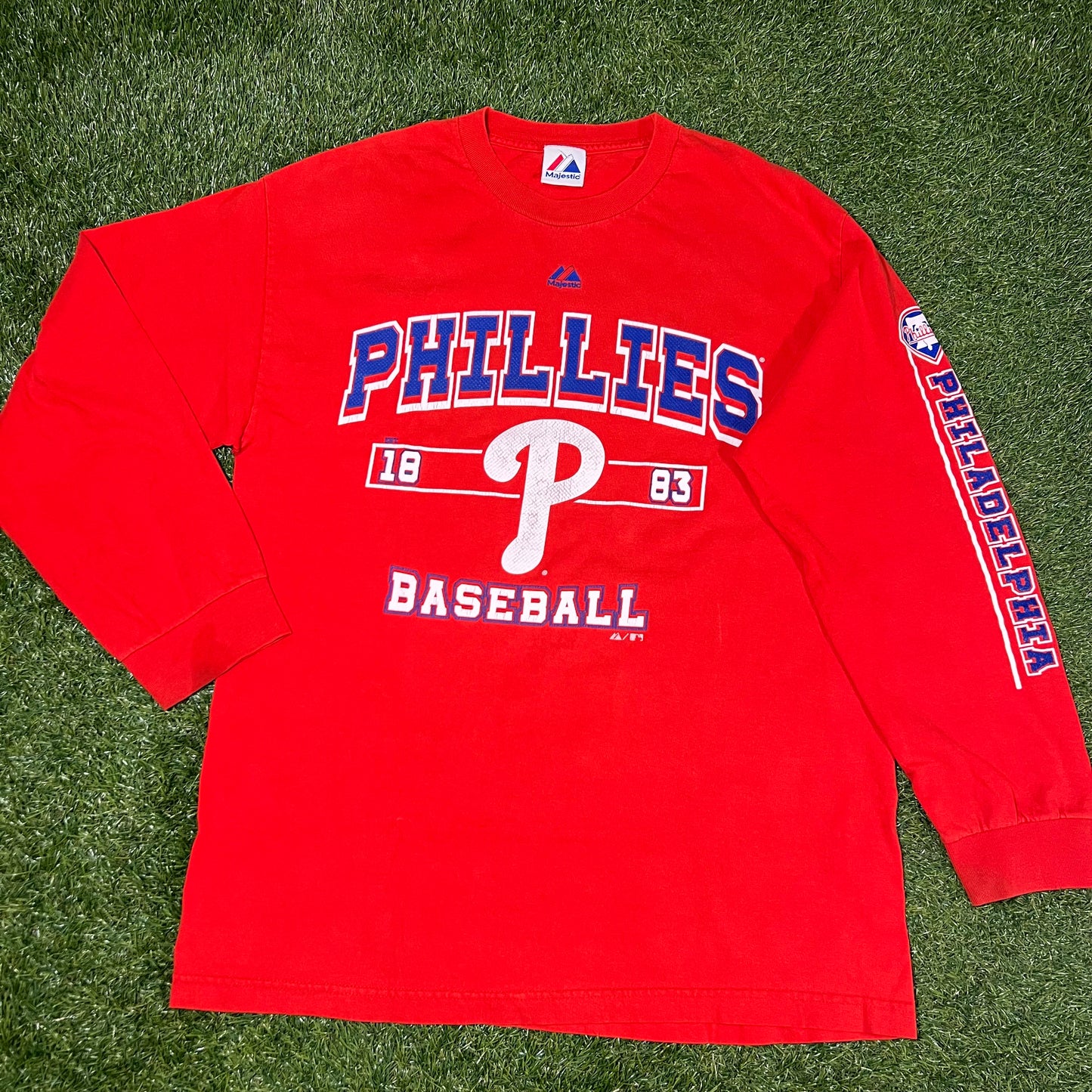 Vintage Philadelphia Phillies Majestic Long Sleeve T-shirt- Size L