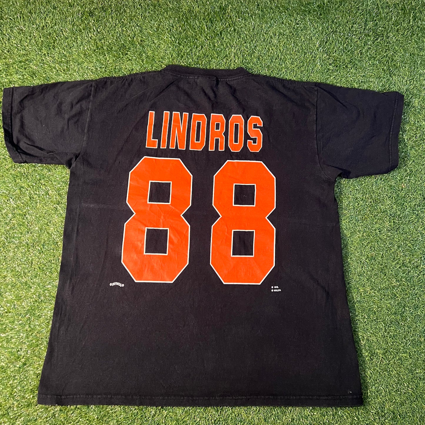 Vintage Philadelphia Flyers Nutmeg Mill “Lindros” T-shirt: Size XL