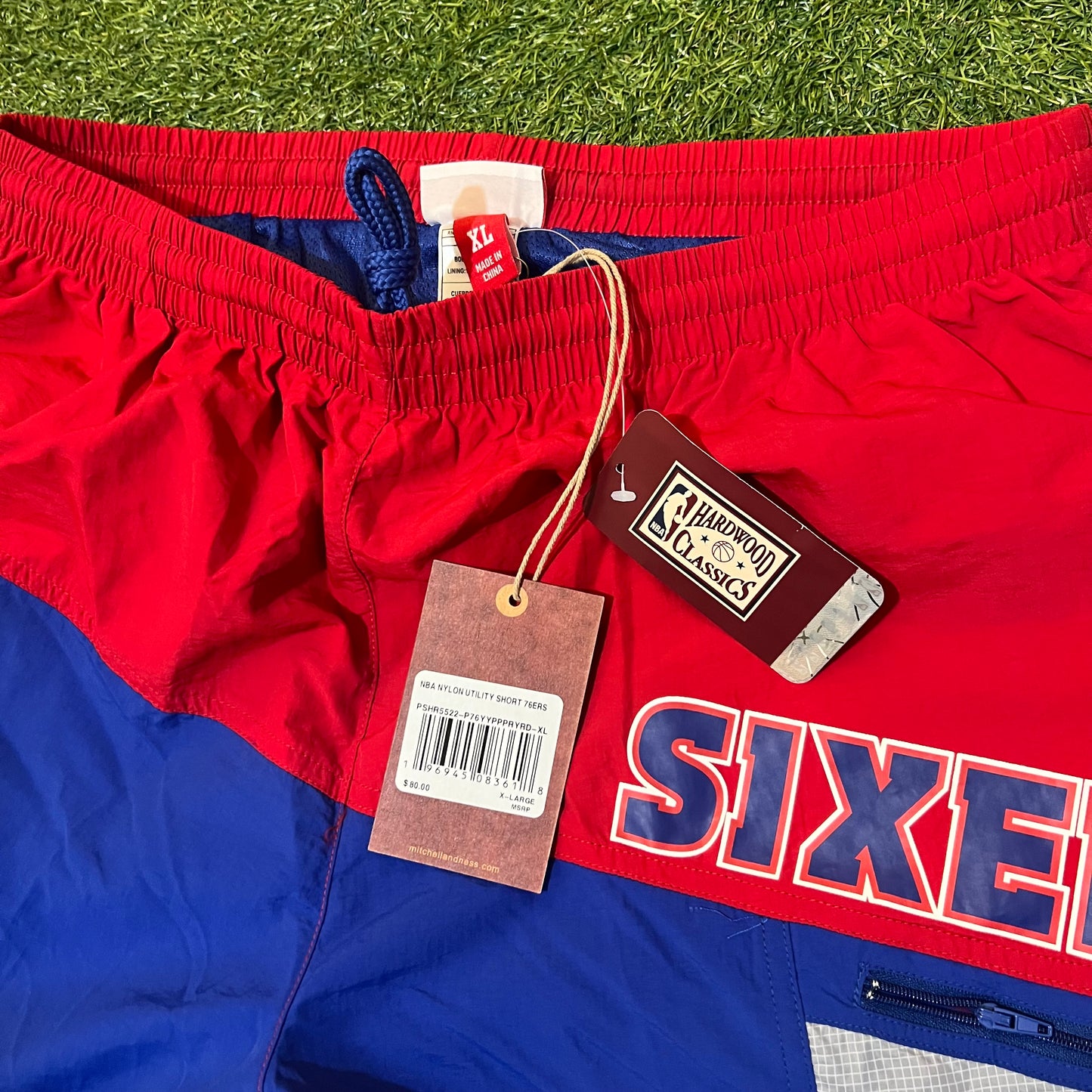 New Mitchell & Ness Sixers Shorts: Size XL