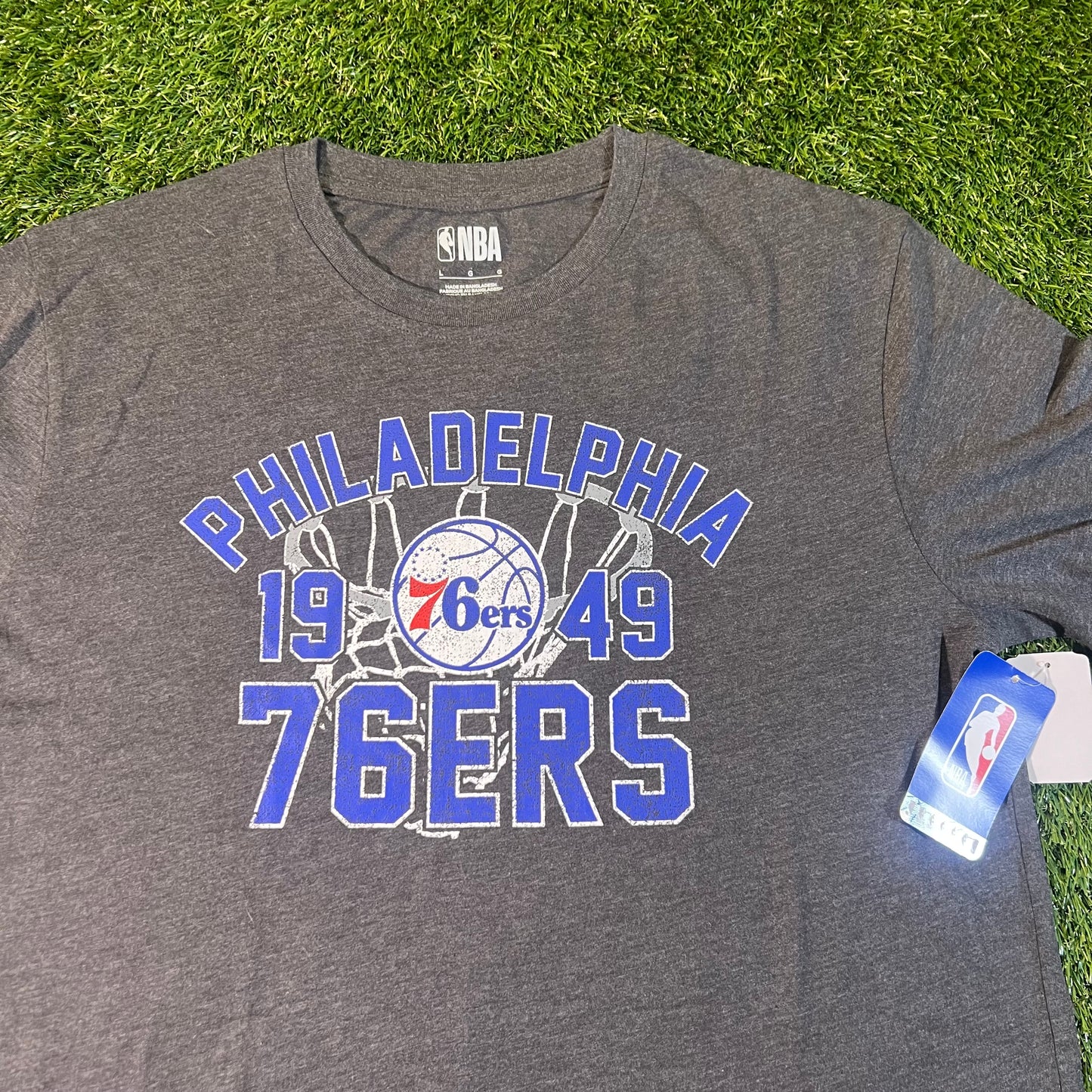 New Philadelphia 76ers NBA T-Shirt: Size L